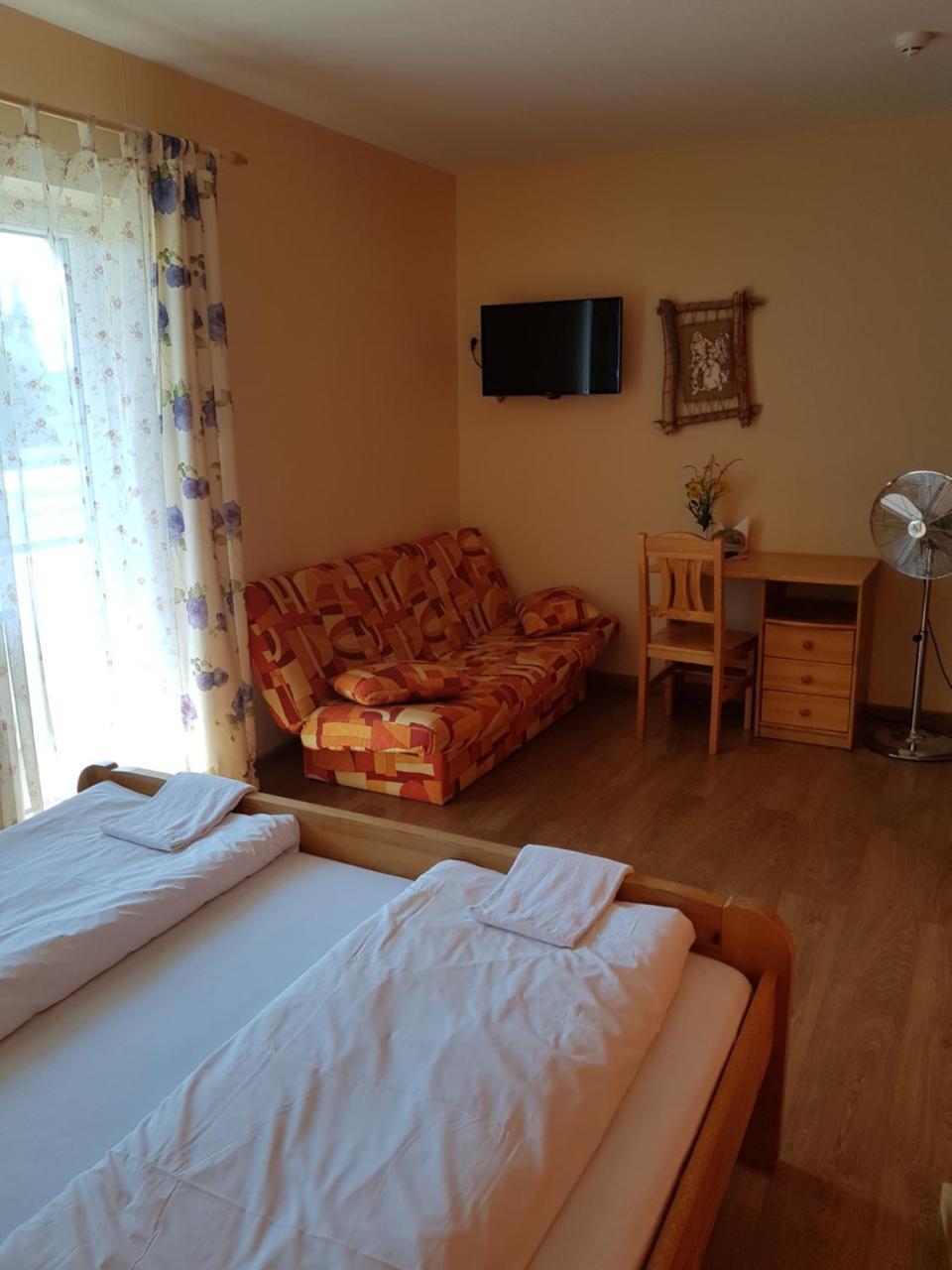 Aitinlauvas Otel Tīreļi Dış mekan fotoğraf